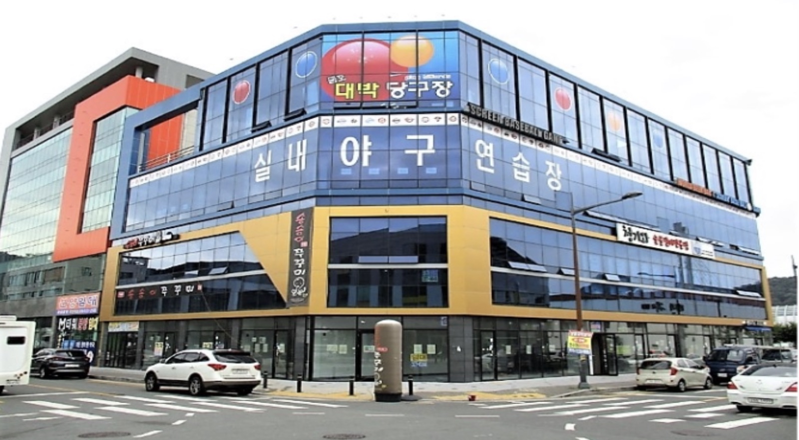 더 퍼스트 빌딩 건물 사진